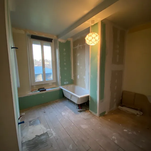 installation d'étagère et luminaires